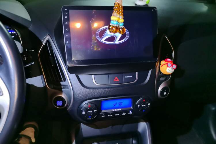 Used Hyundai ix35 2013 2.0L Automatic Two-Wheel Drive Smart GLS China V Standard Audio And AC Panel