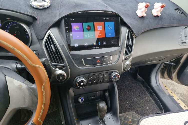 Used Hyundai ix35 2013 2.0L Automatic 2WD Comfort GL China IV Standard Audio And AC Panel