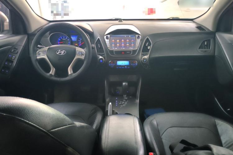 Used Hyundai ix35 2013 2.0L Automatic Two-Wheel Drive Smart GLS China IV Standard Center Console