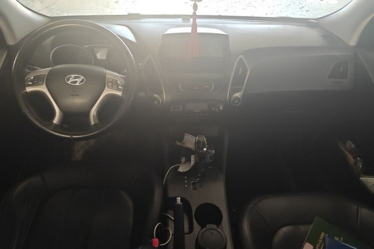 Used Hyundai ix35 2013 2.0L Automatic Two-Wheel Drive Smart GLS China V Standard Center Console