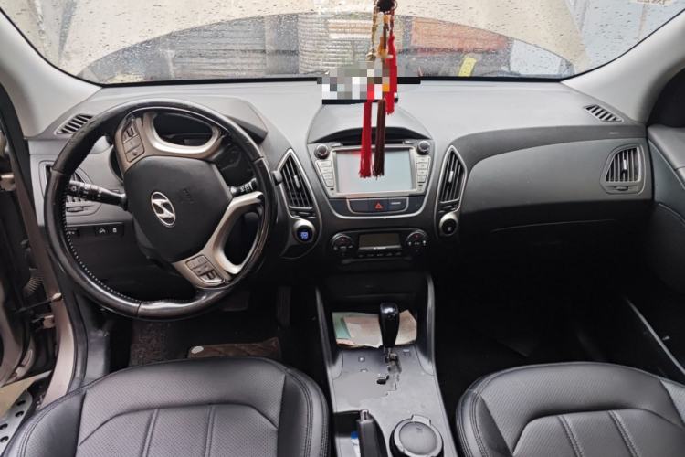 Used Hyundai ix35 2013 2.0L Automatic Two-Wheel Drive Smart GLS China IV Standard Center Console