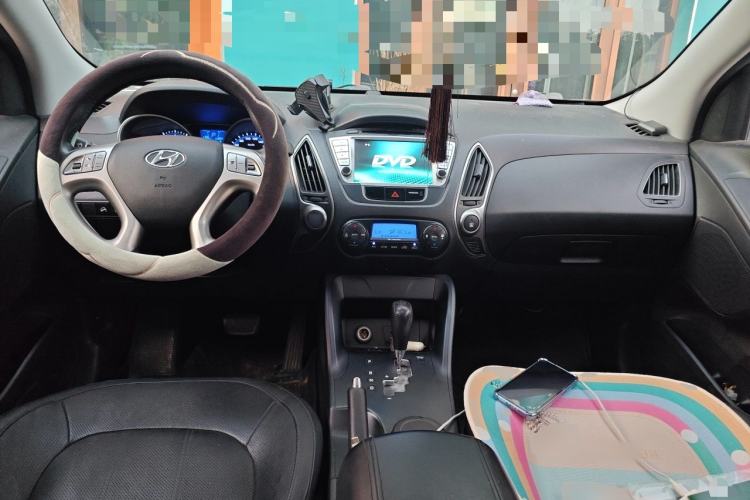 Used Hyundai ix35 2013 2.0L Automatic Two-Wheel Drive Smart GLS China V Standard Center Console