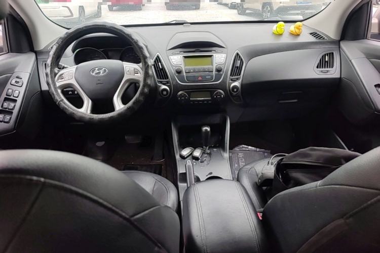 Used Hyundai ix35 2013 2.0L Automatic Two-Wheel Drive Smart GLS China V Standard Center Console
