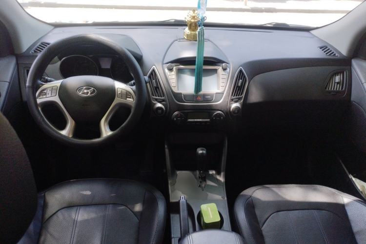 Used Hyundai ix35 2013 2.0L Automatic Two-Wheel Drive Smart GLS China V Standard Center Console