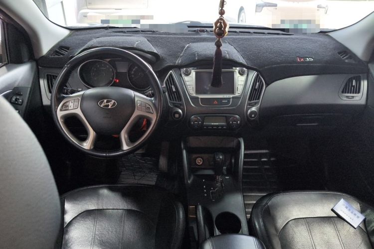 Used Hyundai ix35 2013 2.0L Automatic Two-Wheel Drive Smart GLS China IV Standard Center Console