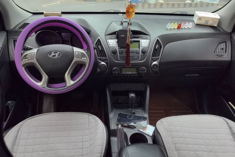 Used Hyundai ix35 2013 2.0L Automatic Two-Wheel Drive Smart GLS China IV Standard Center Console