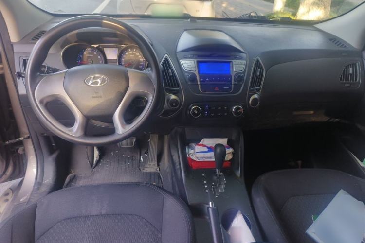 Used Hyundai ix35 2013 2.0L Automatic 2WD Comfort GL China IV Standard Center Console