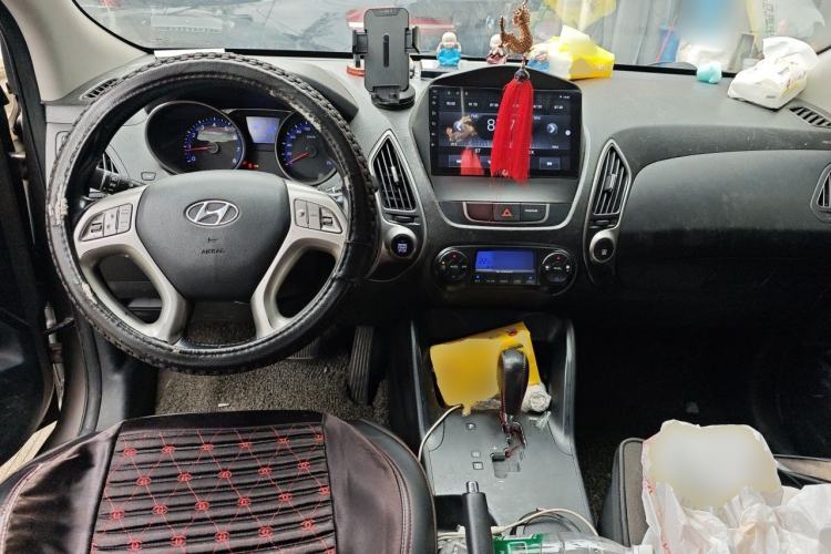 Used Hyundai ix35 2013 2.0L Automatic Two-Wheel Drive Smart GLS China IV Standard Center Console