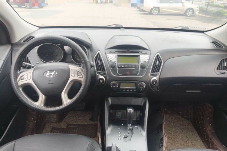 Used Hyundai ix35 2013 2.0L Automatic Two-Wheel Drive Smart GLS China IV Standard Center Console