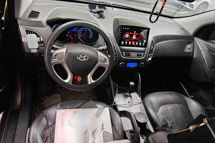 Used Hyundai ix35 2013 2.0L Automatic 4x4 Intelligent GLS China IV Standard Center Console