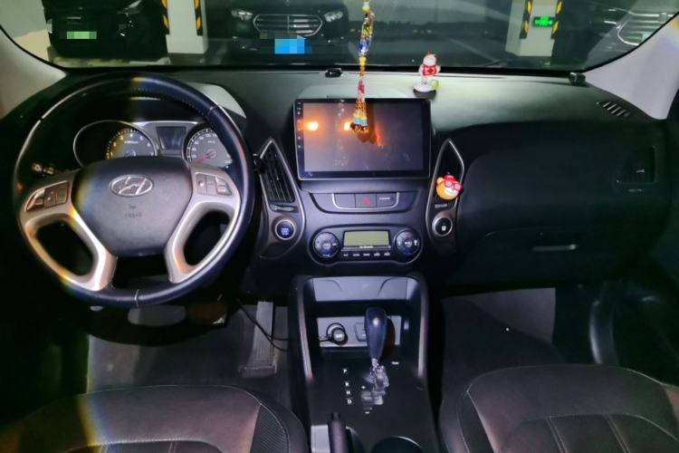 Used Hyundai ix35 2013 2.0L Automatic Two-Wheel Drive Smart GLS China V Standard Center Console