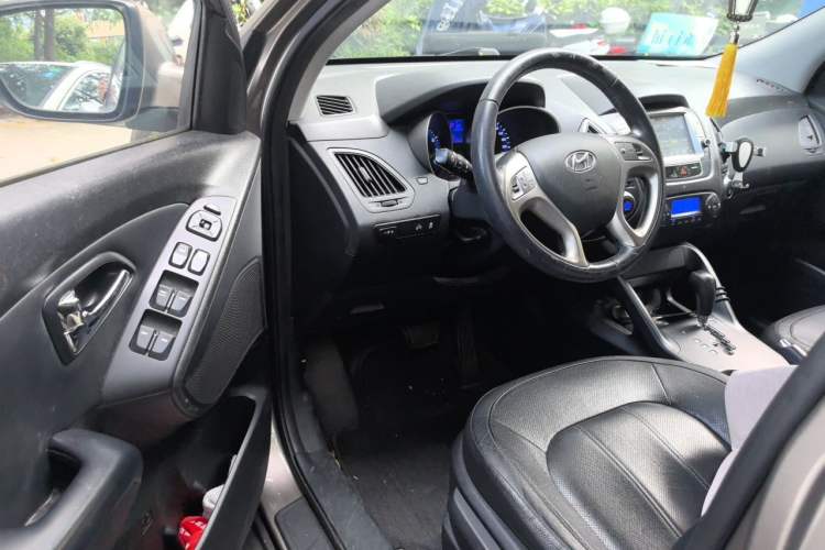 Used Hyundai ix35 2013 2.0L Automatic Two-Wheel Drive Smart GLS China IV Standard Driver Seat
