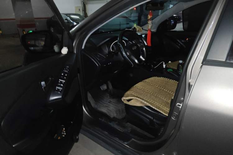 Used Hyundai ix35 2013 2.0L Automatic Two-Wheel Drive Smart GLS China IV Standard Driver Seat