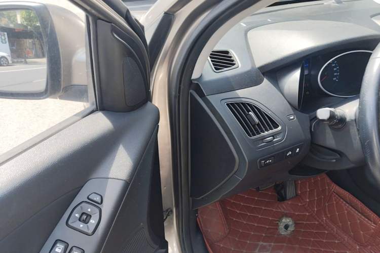 Used Hyundai ix35 2013 2.0L Automatic Two-Wheel Drive Smart GLS China IV Standard Driver Seat
