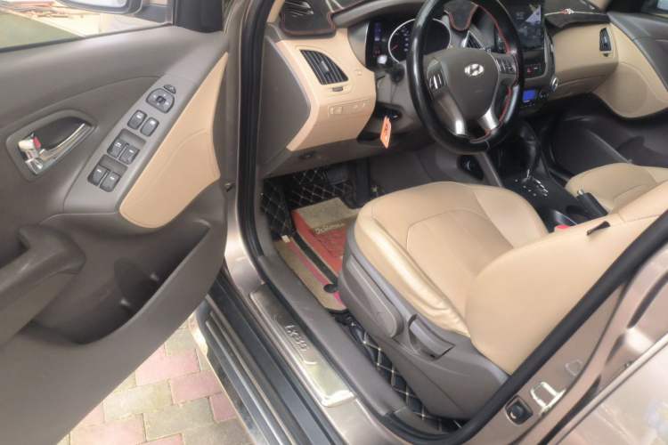 Used Hyundai ix35 2013 2.0L Automatic Two-Wheel Drive Smart GLS China IV Standard Driver Seat