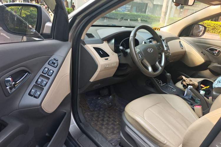 Used Hyundai ix35 2013 2.0L Automatic Two-Wheel Drive Smart GLS China IV Standard Driver Seat