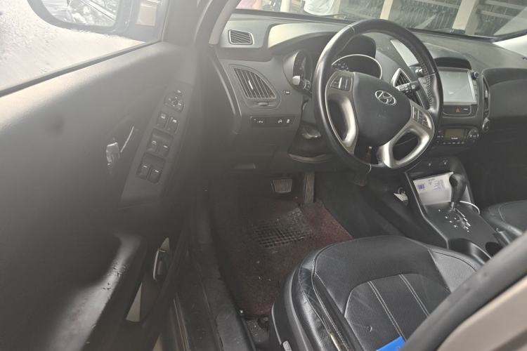 Used Hyundai ix35 2013 2.0L Automatic Two-Wheel Drive Smart GLS China IV Standard Driver Seat