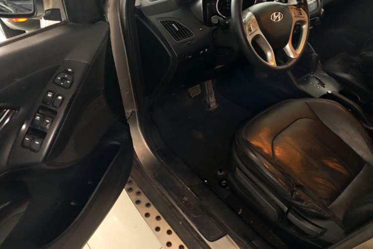 Used Hyundai ix35 2013 2.0L Automatic Two-Wheel Drive Smart GLS China IV Standard Driver Seat