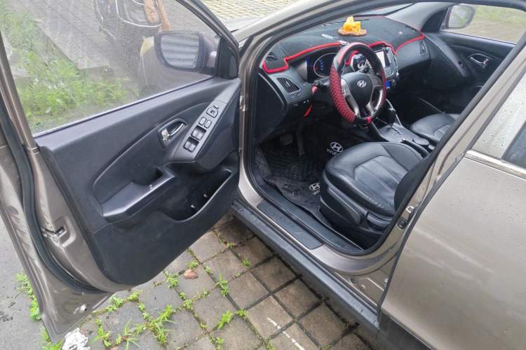 Used Hyundai ix35 2013 2.0L Automatic Two-Wheel Drive Smart GLS China IV Standard Driver Seat