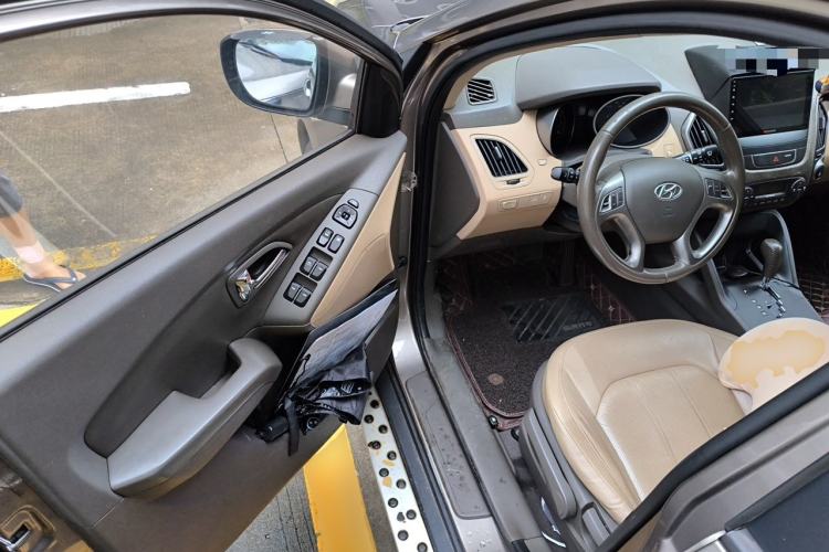 Used Hyundai ix35 2013 2.0L Automatic Two-Wheel Drive Smart GLS China IV Standard Driver Seat