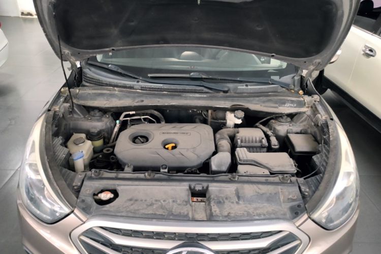 Used Hyundai ix35 2013 2.0L Automatic Two-Wheel Drive Smart GLS China IV Standard Engine Bay