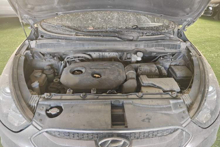 Used Hyundai ix35 2013 2.0L Automatic Two-Wheel Drive Smart GLS China V Standard Engine Bay