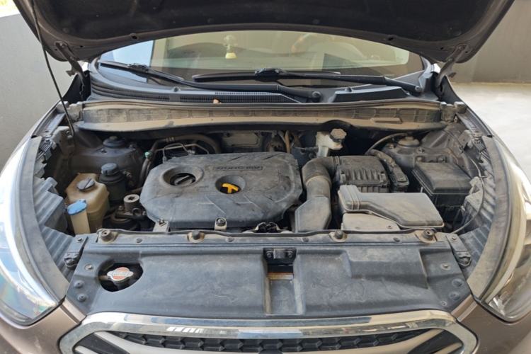 Used Hyundai ix35 2013 2.0L Automatic Two-Wheel Drive Smart GLS China IV Standard Engine Bay