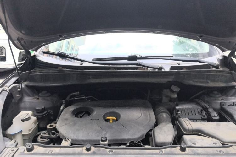Used Hyundai ix35 2013 2.0L Automatic Two-Wheel Drive Smart GLS China IV Standard Engine Bay