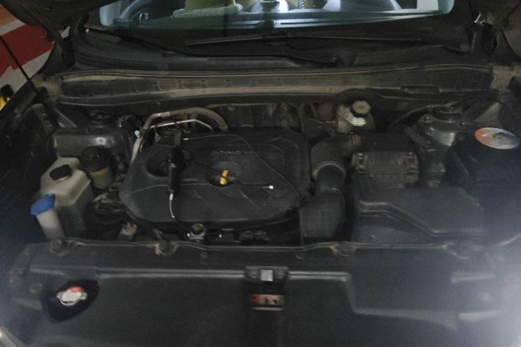 Used Hyundai ix35 2013 2.0L Automatic Two-Wheel Drive Smart GLS China IV Standard Engine Bay
