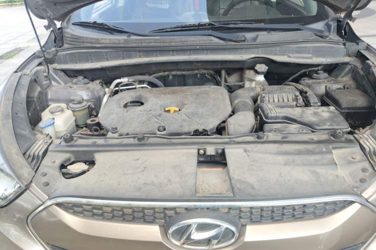 Used Hyundai ix35 2013 2.0L Automatic Two-Wheel Drive Smart GLS China IV Standard Engine Bay