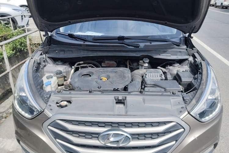 Used Hyundai ix35 2013 2.0L Automatic Two-Wheel Drive Smart GLS China IV Standard Engine Bay