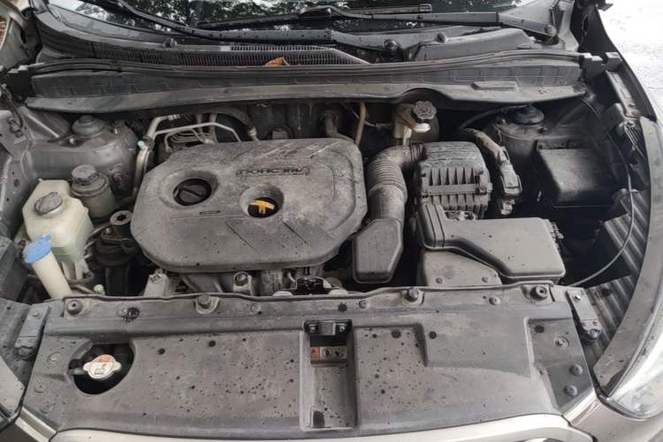 Used Hyundai ix35 2013 2.0L Automatic Two-Wheel Drive Smart GLS China IV Standard Engine Bay