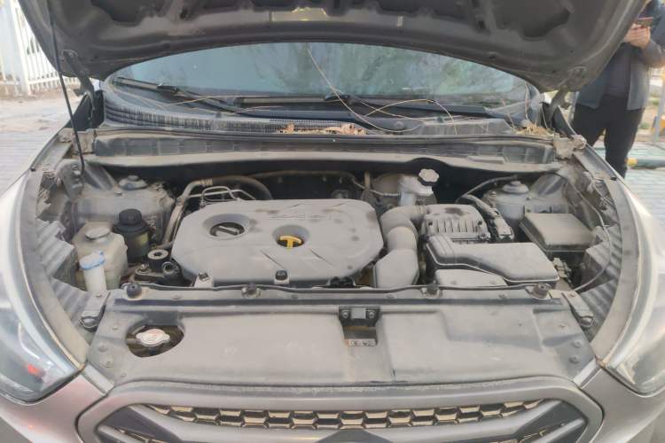 Used Hyundai ix35 2013 2.0L Automatic Two-Wheel Drive Smart GLS China IV Standard Engine Bay