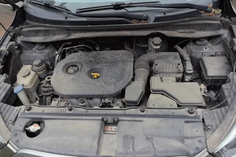 Used Hyundai ix35 2013 2.0L Automatic Two-Wheel Drive Smart GLS China IV Standard Engine Bay
