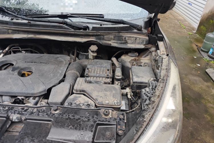 Used Hyundai ix35 2013 2.0L Automatic Two-Wheel Drive Smart GLS China IV Standard Engine Bay Left