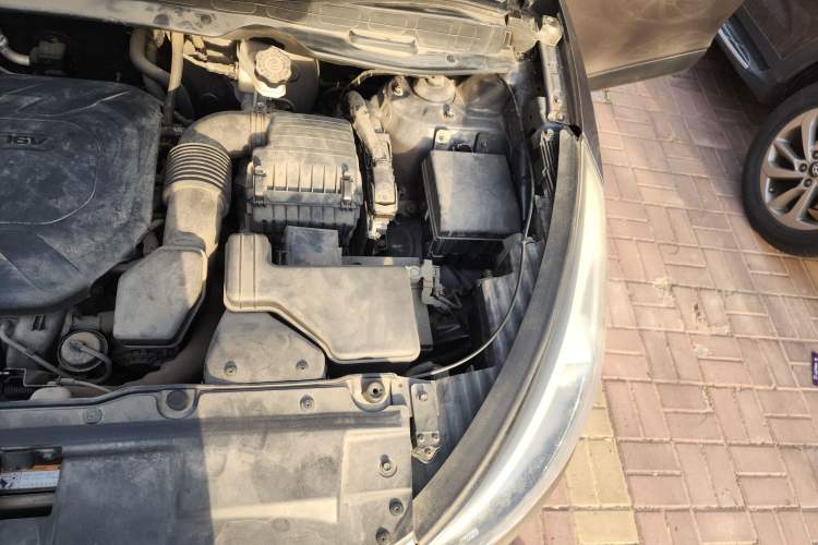 Used Hyundai ix35 2013 2.0L Automatic Two-Wheel Drive Smart GLS China IV Standard Engine Bay Left