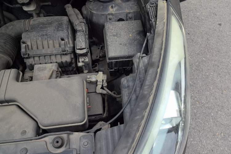Used Hyundai ix35 2013 2.0L Automatic Two-Wheel Drive Smart GLS China IV Standard Engine Bay Left