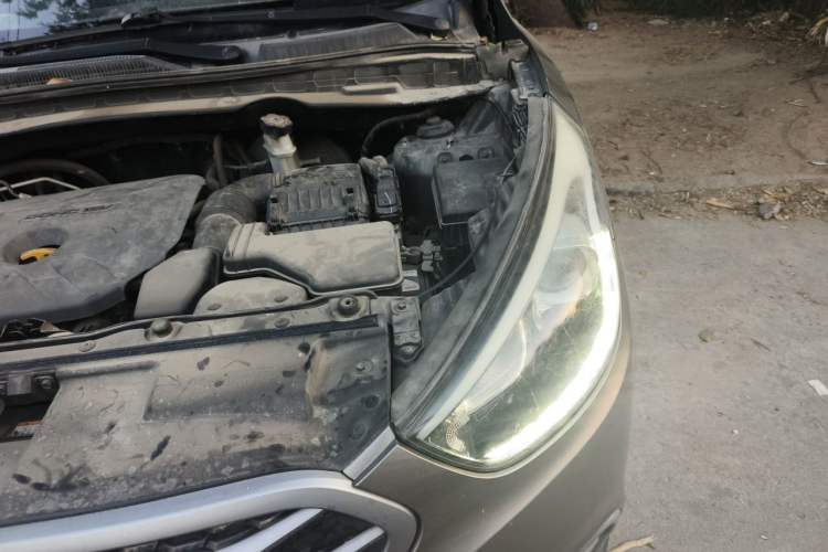 Used Hyundai ix35 2013 2.0L Automatic Two-Wheel Drive Smart GLS China IV Standard Engine Bay Left