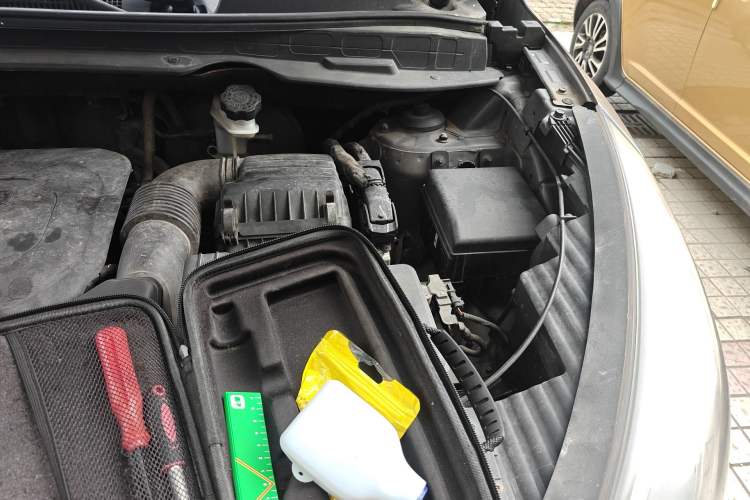 Used Hyundai ix35 2013 2.0L Automatic Two-Wheel Drive Smart GLS China IV Standard Engine Bay Left