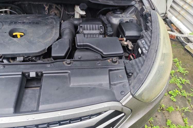 Used Hyundai ix35 2013 2.0L Automatic Two-Wheel Drive Smart GLS China IV Standard Engine Bay Left