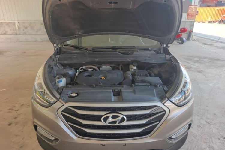Used Hyundai ix35 2013 2.0L Automatic Two-Wheel Drive Smart GLS China IV Standard Engine Bay