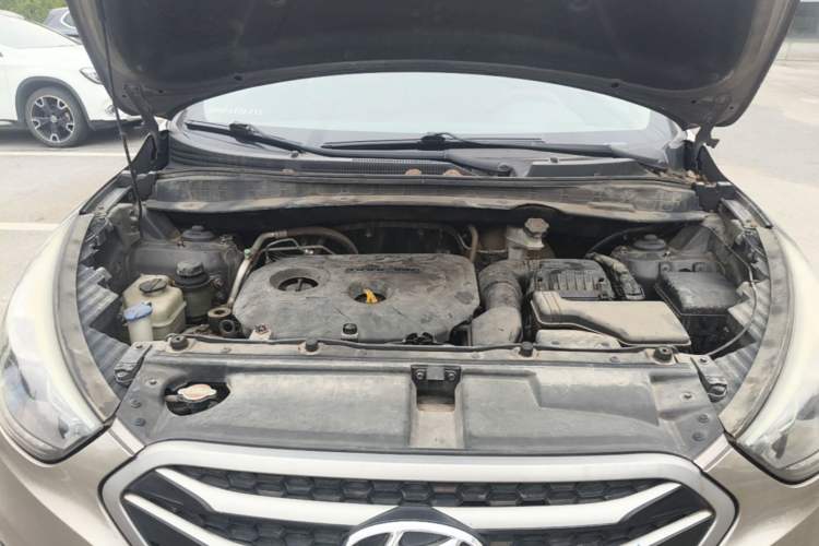 Used Hyundai ix35 2013 2.0L Automatic Two-Wheel Drive Smart GLS China IV Standard Engine Bay