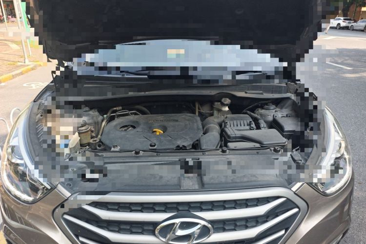 Used Hyundai ix35 2013 2.0L Automatic Two-Wheel Drive Smart GLS China IV Standard Engine Bay