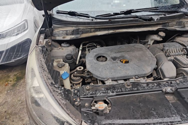 Used Hyundai ix35 2013 2.0L Automatic Two-Wheel Drive Smart GLS China IV Standard Engine Bay Right