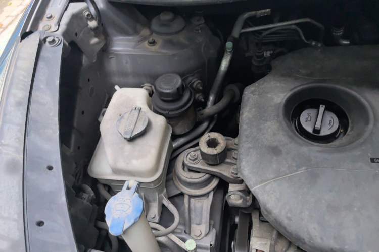 Used Hyundai ix35 2013 2.0L Automatic Two-Wheel Drive Smart GLS China IV Standard Engine Bay Right