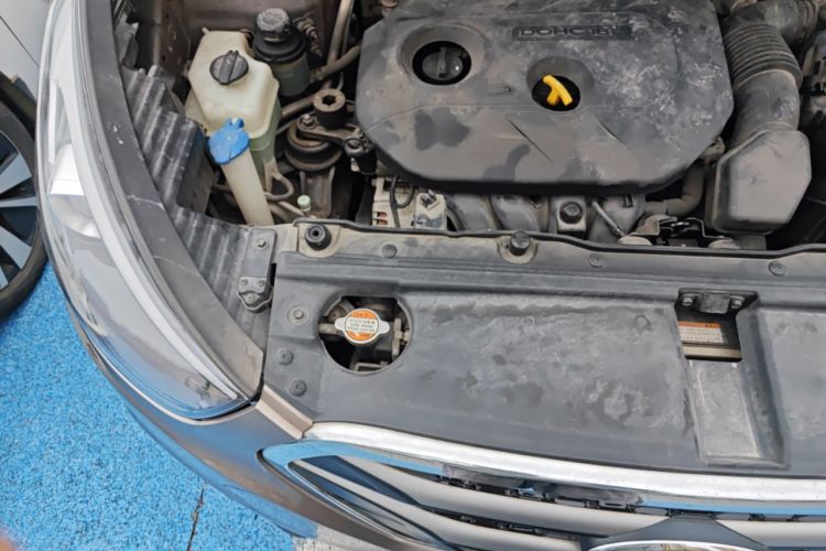 Used Hyundai ix35 2013 2.0L Automatic Two-Wheel Drive Smart GLS China IV Standard Engine Bay Right