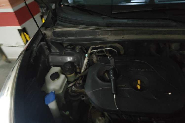 Used Hyundai ix35 2013 2.0L Automatic Two-Wheel Drive Smart GLS China IV Standard Engine Bay Right