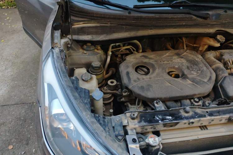 Used Hyundai ix35 2013 2.0L Automatic Two-Wheel Drive Smart GLS China IV Standard Engine Bay Right