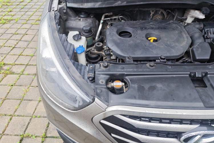Used Hyundai ix35 2013 2.0L Automatic Two-Wheel Drive Smart GLS China IV Standard Engine Bay Right