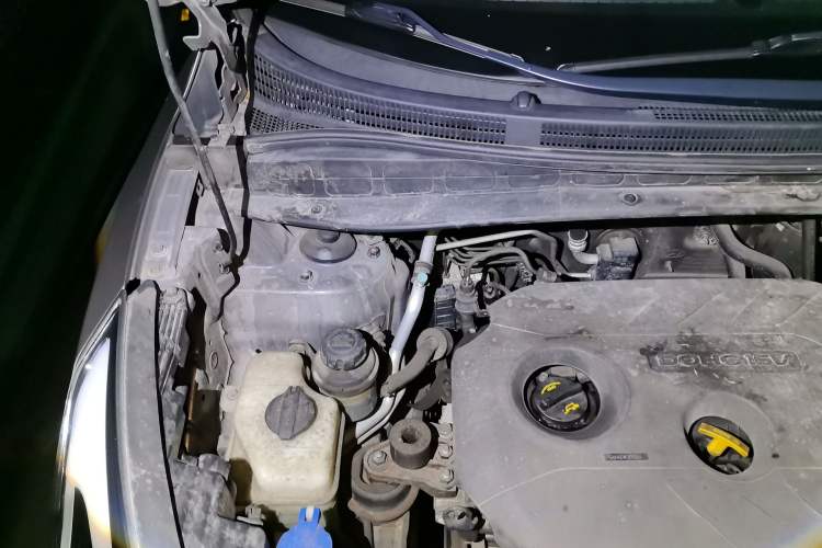 Used Hyundai ix35 2013 2.0L Automatic Two-Wheel Drive Smart GLS China V Standard Engine Bay Right